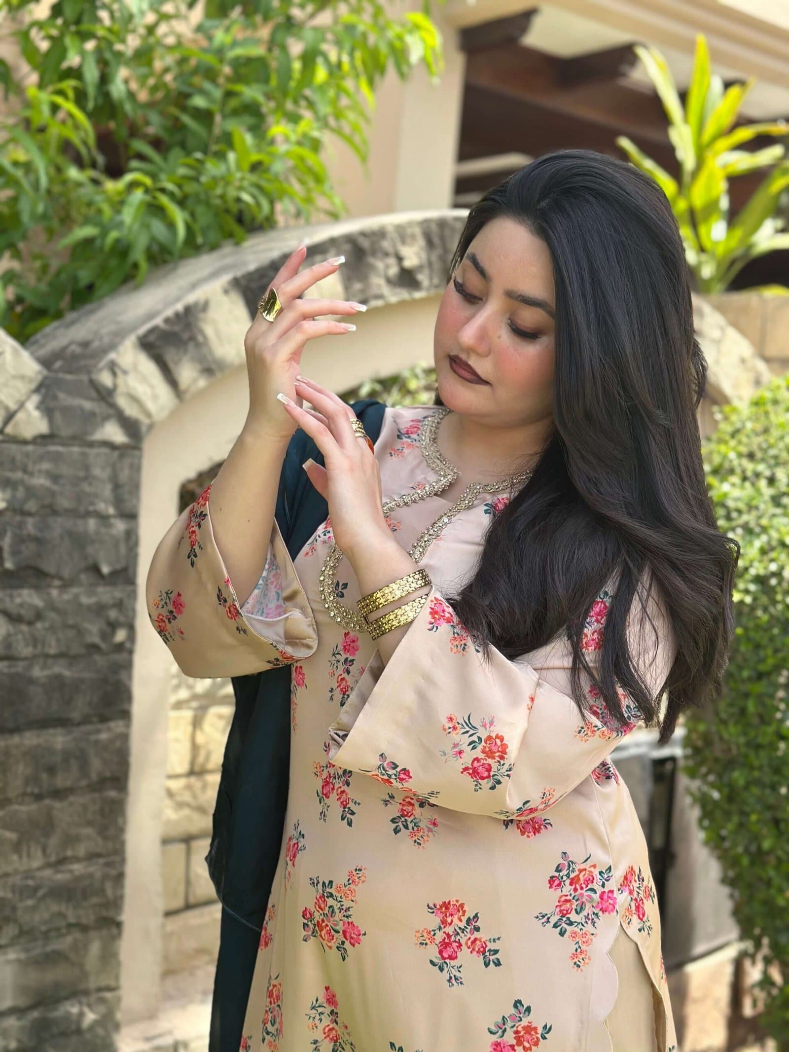 Charming floral silk set in a soft light pink tone.