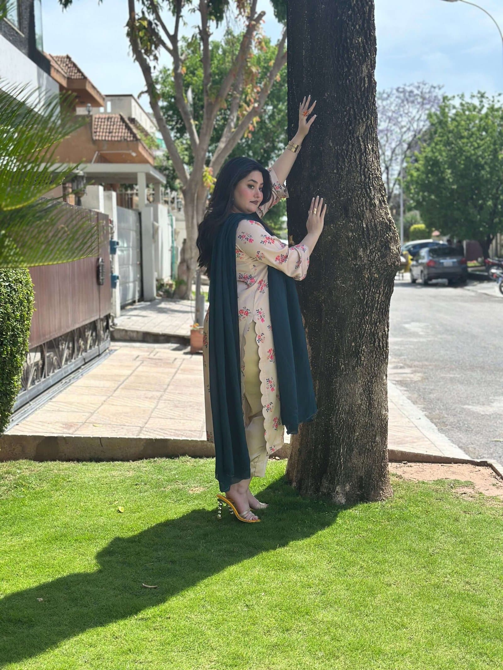 Charming floral silk set in a soft light pink tone. - Image 3